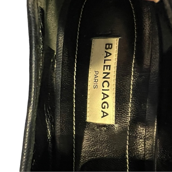 Balenciaga black loafers featuring almond toe, leather insole. - Picture 6 of 10